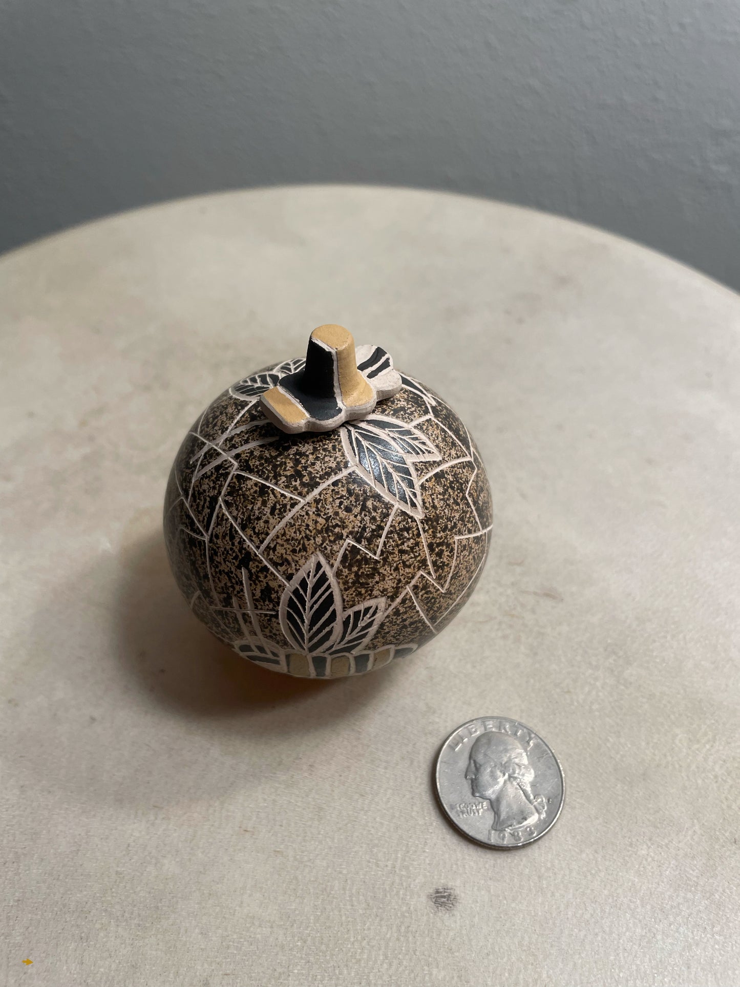 Bee with Wings Pot with Bee Lid Mata Ortiz