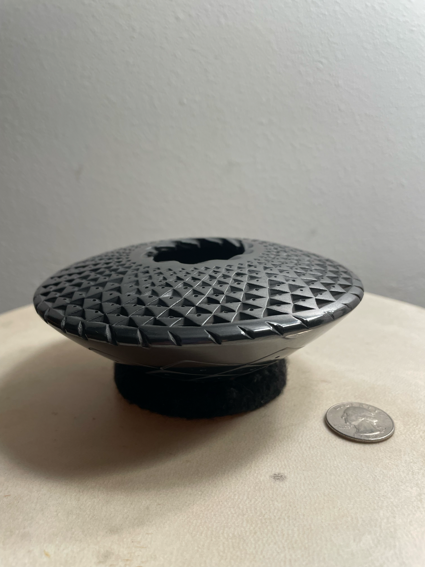 Black Mata Ortiz geometric pot with triangular pattern - high polish